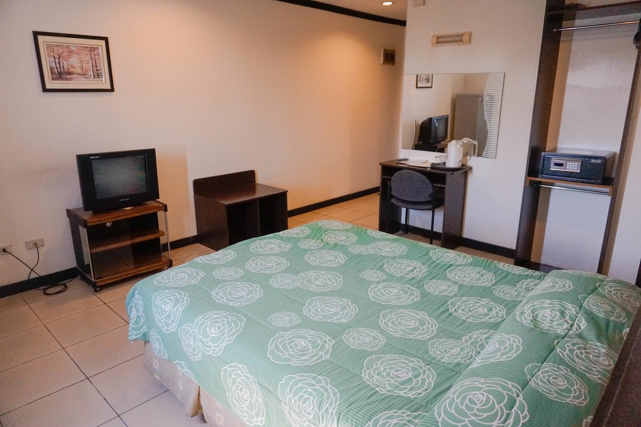 Crowne Garden Hotel Cebu Eksteriør billede